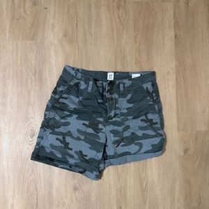 Gap Girlfriend Camo Shorts size 8